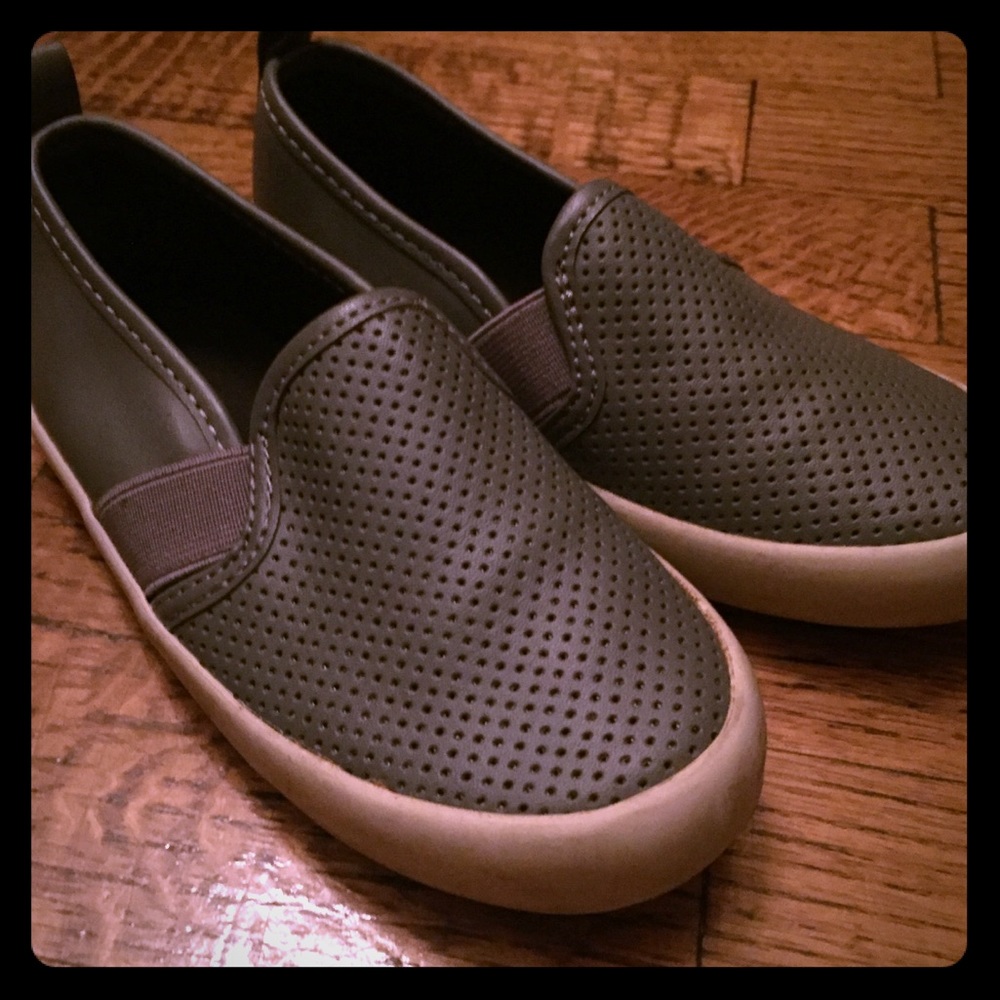 OLD NAVY Boys Size 9 Slip On Sneakers